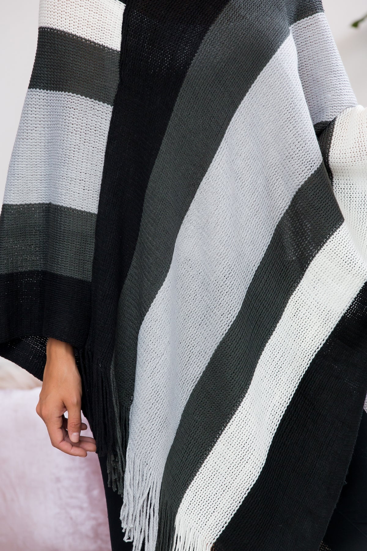 Hdf2099 - Color Block Fringe Poncho - Collumn