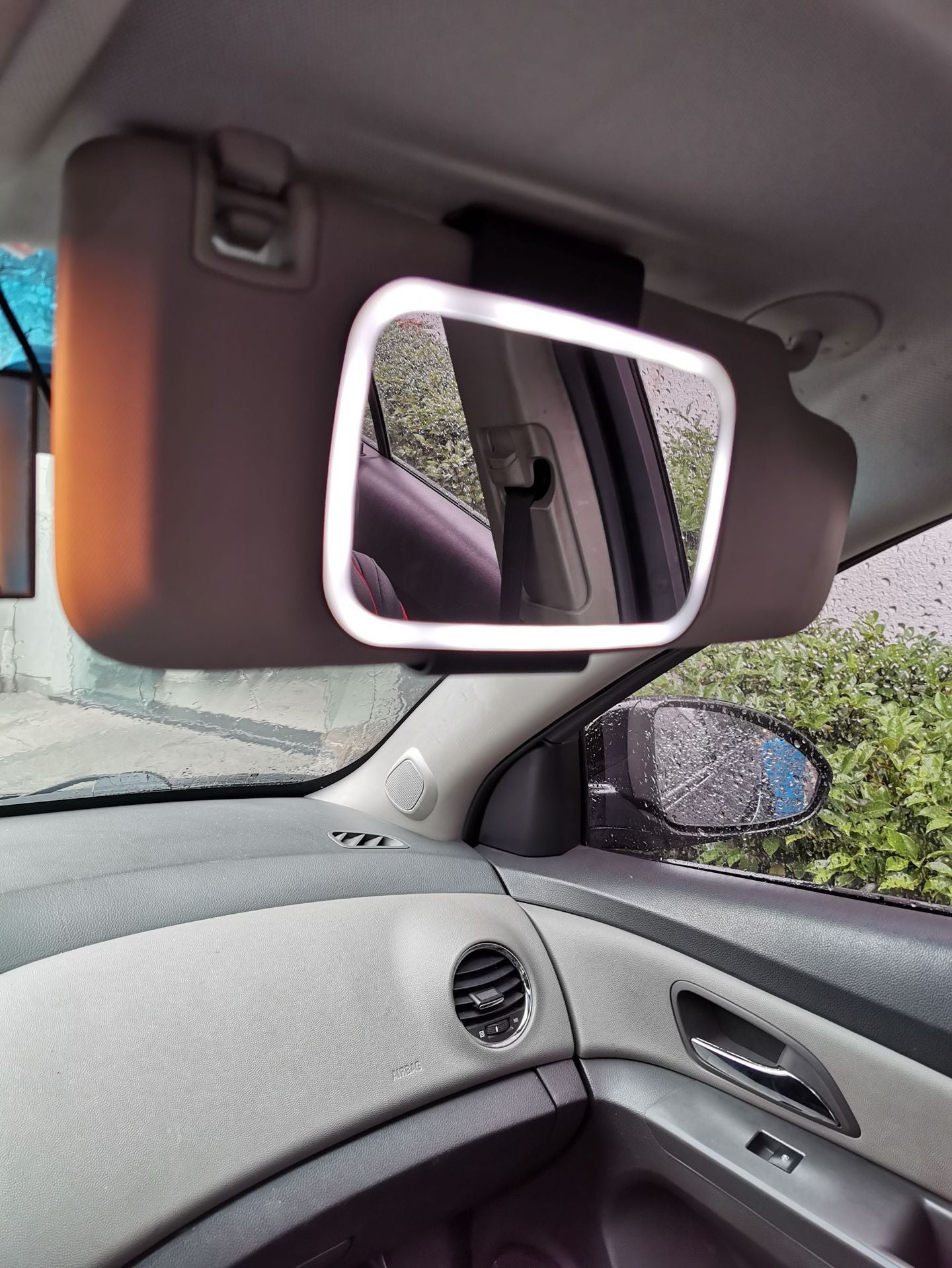 Compact LED Beauty Mirror for On-the-Go Make-Up - Collumn