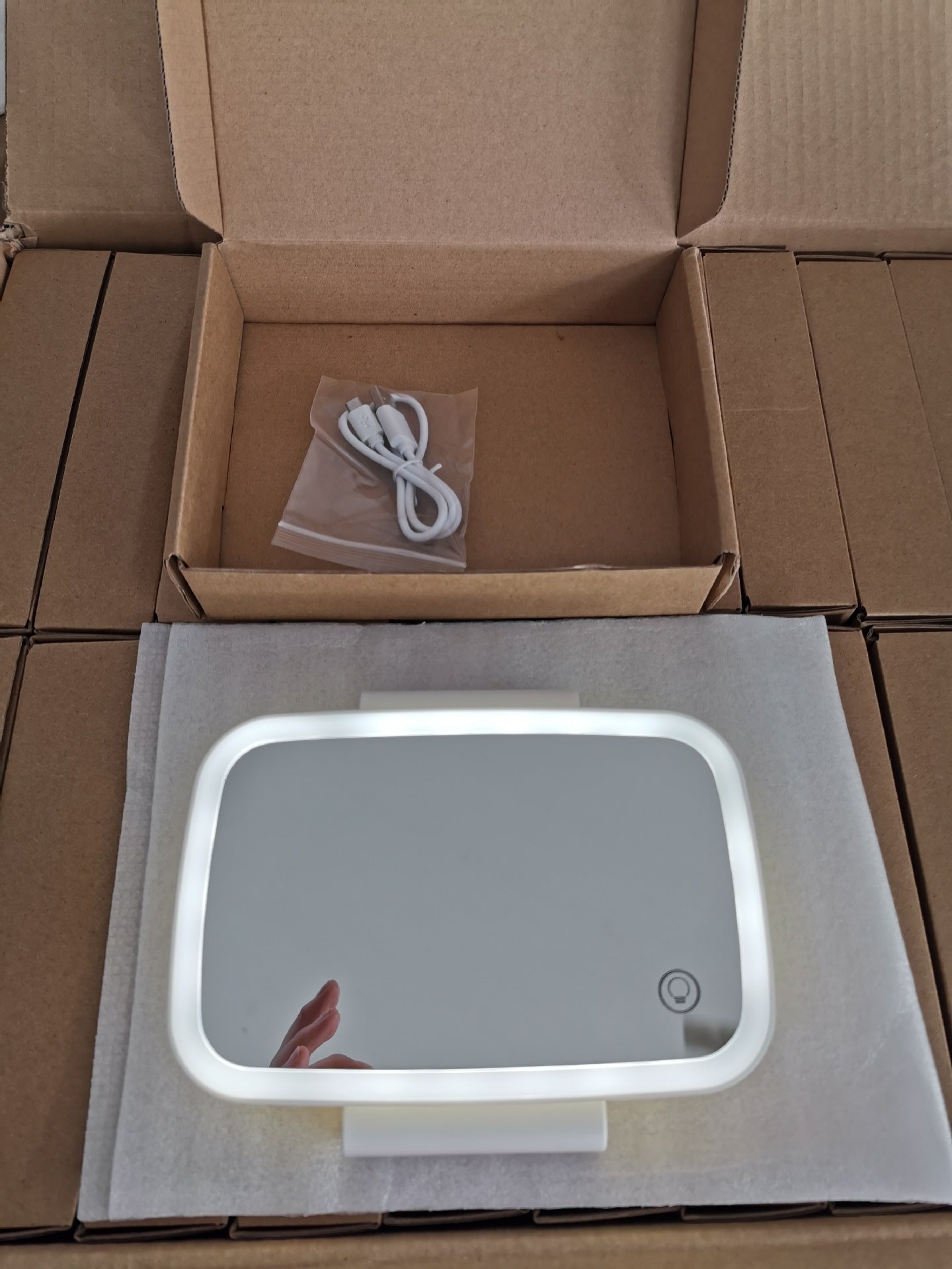 Compact LED Beauty Mirror for On-the-Go Make-Up - Collumn