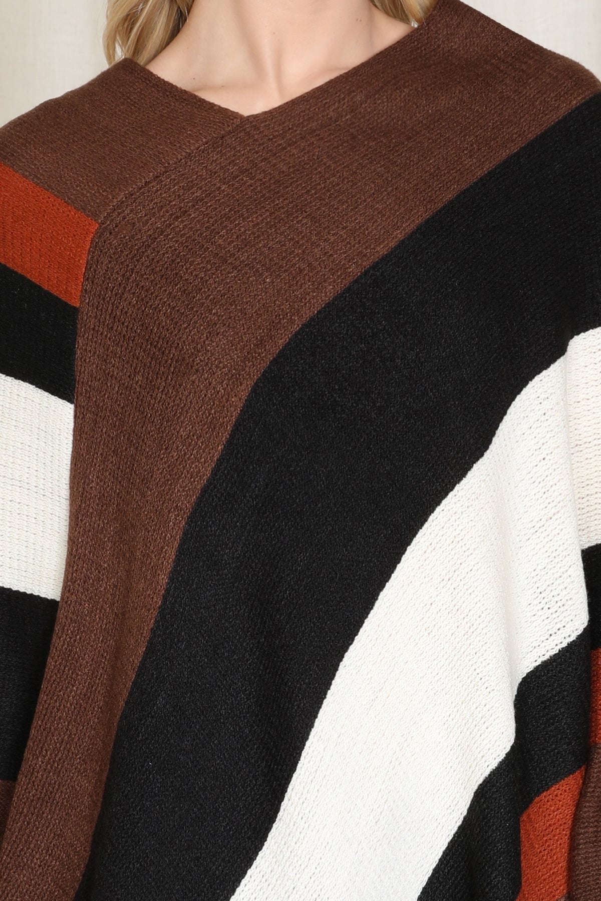 Hdf2099 - Color Block Fringe Poncho - Collumn