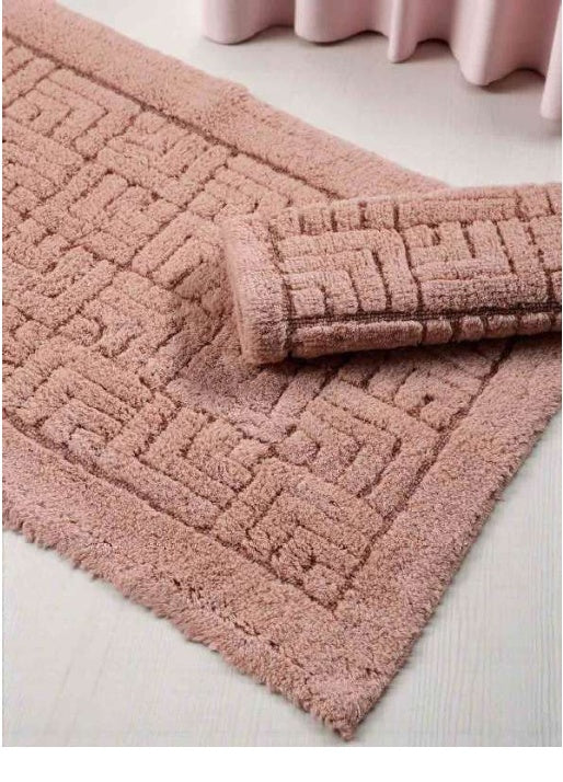 Close-up detail of tufted bath mat set model T-028