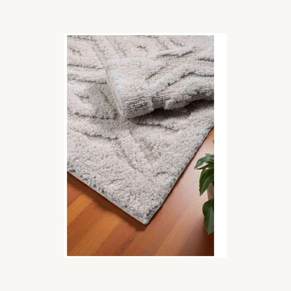 Close-up detail of tufted bath mat set T-003 texture