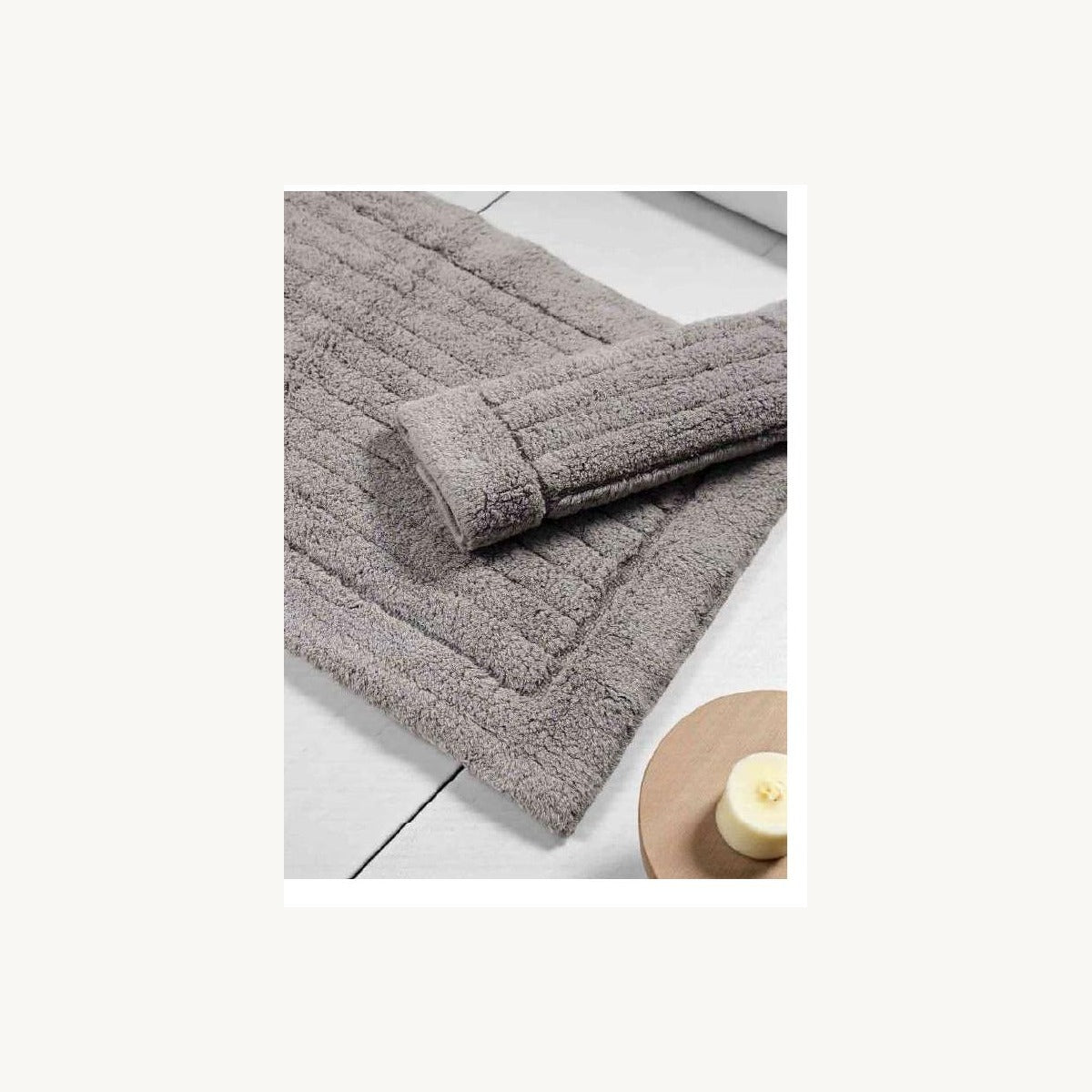 Close-up detail of tufted bath mat set T-020 texture