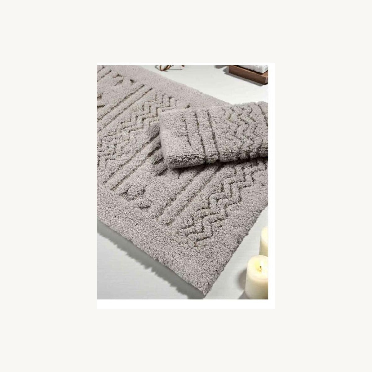 Close-up detail of tufted bath mat set T-031 texture