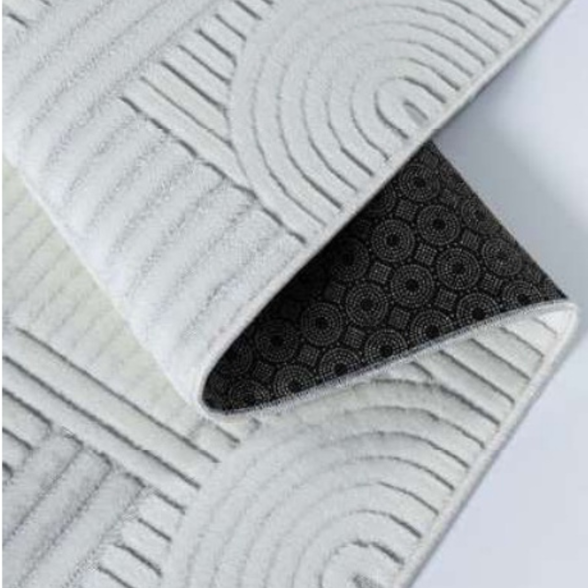 Close-up detail of washable bathroom rug model WS011