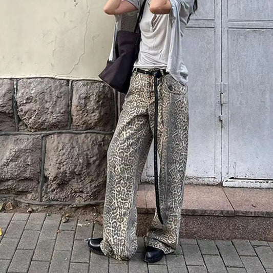 Leopard Print Jeans for Women and Men – Oversize Wide Leg Denim Pants with Pockets – Loose Fit High Street Trousers, Trendy Streetwear Style