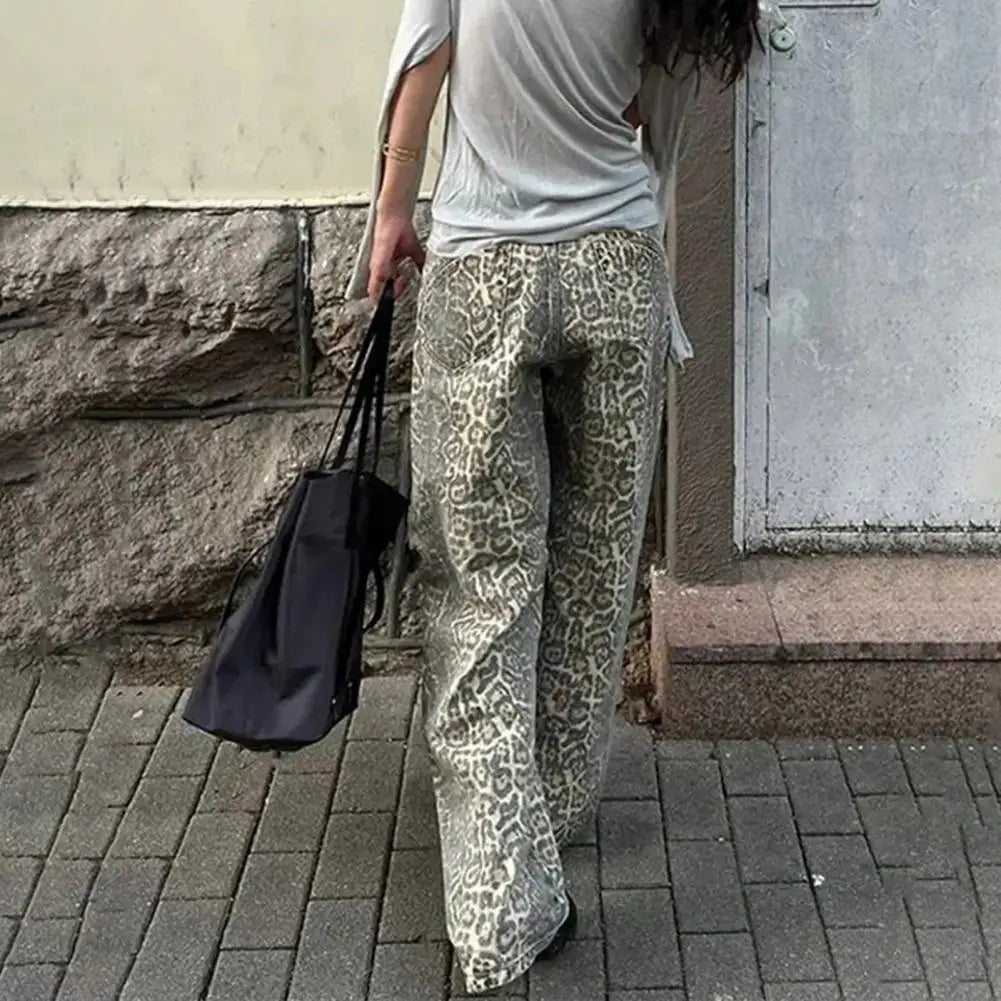 Leopard Print Jeans for Women and Men – Oversize Wide Leg Denim Pants with Pockets – Loose Fit High Street Trousers, Trendy Streetwear Style