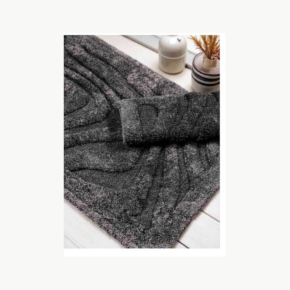 Close-up detail of tufted bath mat set T-010 texture